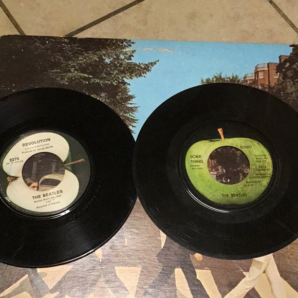As is Beatles 45s A and B side hits. Probably a late  Sixties Christmas gift. - Picture 3 of 4